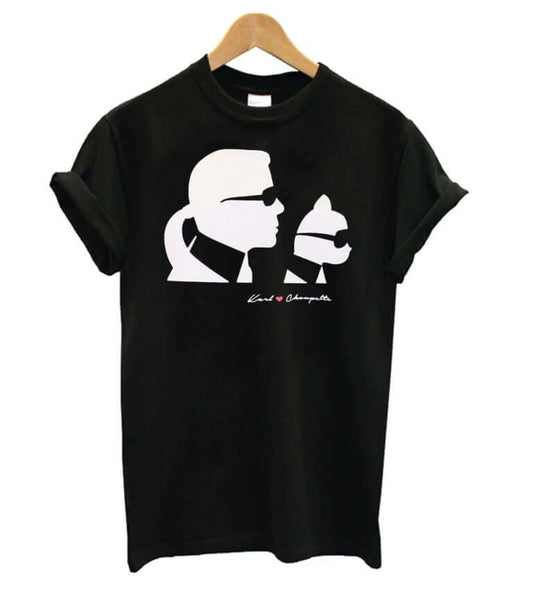 Дамска тениска Karl loves cat  https://satmoda.com/products/дамска-тениска-karl-loves-cat  Дамска Тениска с обло деколте и свободна кройка. Материята на тениската е изключително мека и осигурява максимален комфорт през летните дни. Съчетава се добре с елегантно, спортно-елегантно и ежедневно облекло.Тениската е изработена от 100% памукПрепоръчителна температура за пране 30