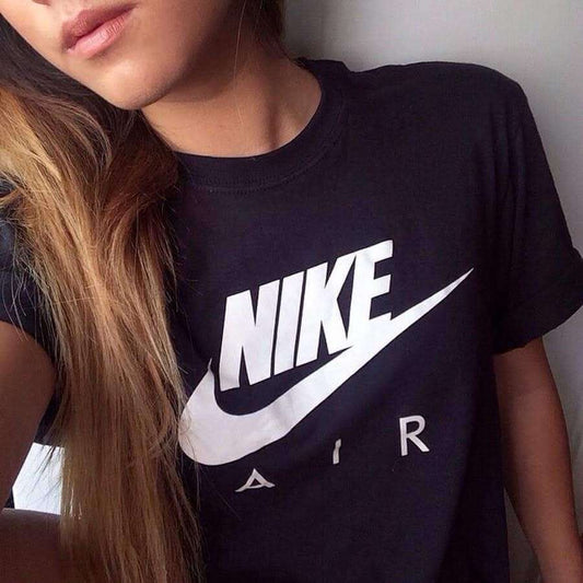 SatModa

SatModa

https://satmoda.com › products › nike-air-1-дамска-тениска

Дамска тениска Nike Air / SatModa

Дамска Тениска с обло деколте и свободна кройка.Материята на тениската е изключително мека и осигурява максимален комфорт през летните дни.

BGN 24.90
