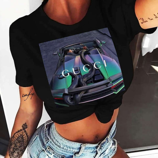 Дамска тениска Gucci snake  https://satmoda.com/products/дамска-тениска-Gucci-snake-ефектна-дамска-тениска-с-щампа  Ефектна дамска тениска с щампа Материя: 100% Памук Съчетава се добре както с дънки, така и със спортен екип Препоръчителна температура на пране 30°