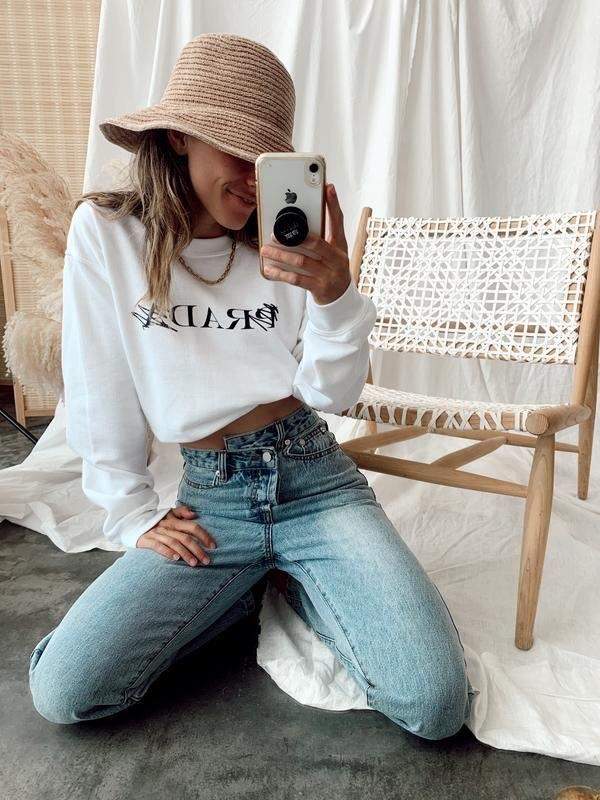 Дамска блуза PadOrPrada dtg  https://satmoda.com/products/дамска-блуза-padorprada-dtg  Модерна дамска блуза с надписБлуза с обло деколте и свободна кройка. Материята на блузата е изключително мека и приятна. Осигурява максимален комфорт и топлина през зимните дни.100% памук