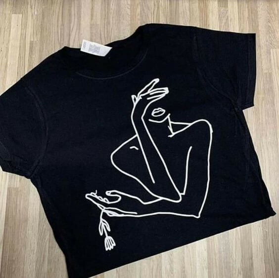 Кроп Топ Abstract Woman  https://satmoda.com/products/кроп-топ-abstract-woman-2  Дамска Тениска, кроп топ, с обло деколте и свободна кройка. Материята на тениската е изключително мека и осигурява максимален комфорт през летните дни.Материя: Памук