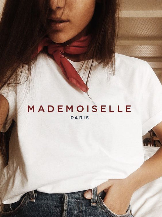 Дамска тениска Mademoiselle Paris  https://satmoda.com/products/дамска-тениска-mademoiselle-paris  Дамска тениска с обло деколте и свободна кройка. Тениската е изключително мека и осигурява максимален комфорт през летните дни.Тениската е изработена 100% памук