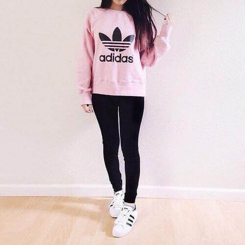 Дамска блуза Adidas dtg  https://satmoda.com/products/дамска-блуза-adidas-dtg  Модерна дамска блуза сщампаБлуза с обло деколте и свободна кройка. Материята на блузата е изключително мека и приятна. Осигурява максимален комфорт и топлина през зимните дни.100% памук
