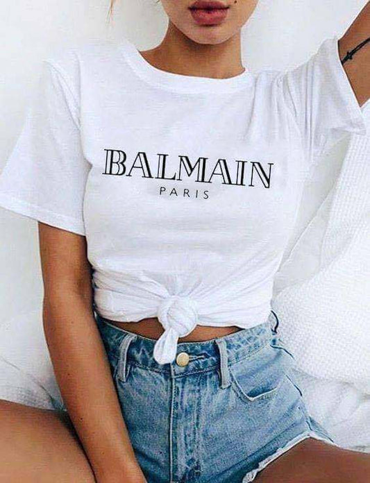 https://satmoda.com/products/balmain модерна дамска тениска с надпис  Модерна дамска тениска с надпис100% памукДамска тениска Balmain DTG  https://satmoda.com/products/дамска-тениска-balmain-модерна-дамска-тениска-с-надпис  Дамска Тениска с обло деколте и свободна кройка.Материята на тениската е изключително мека и осигурява максимален комфорт през летните дни.Съчетава се добре с елегантно, спортно-елегантно и ежедневно облекло.Тениската е изработена от&nbsp;100% памук