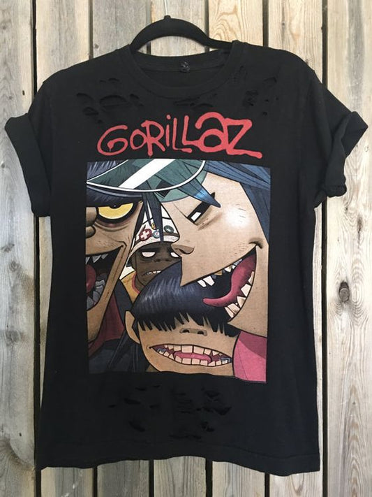 Мъжка Тениска Gorillaz - SatModa  https://satmoda.com/products/мъжка-тениска-gorillaz  Мъжка тениска с обло деколте и свободна кройка.Тениската е изработена от100% памук