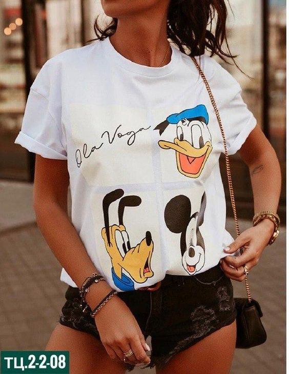 Дамска тениска Mickey&friends  https://satmoda.com/products/дамска-тениска-mickey-friends-лято-2022  Дамска Тениска с обло деколте и свободна кройка. Материята на тениската е изключително мека и осигурява максимален комфорт. Тениската е изработена от 100% памук