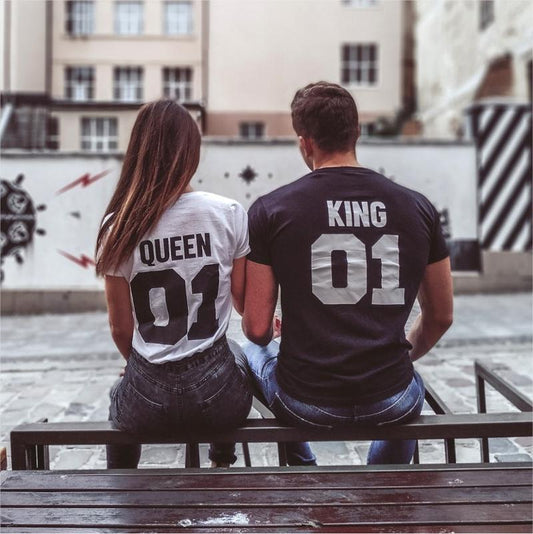 Тениски за двойки Queen 01 & King 01  https://satmoda.com/products/тениски-за-двойки-queen-01-king-01  Тениски с обло деколте и свободна кройка. Материята на тениските е изключително мека и осигурява максимален комфорт през летните дни.100% памук