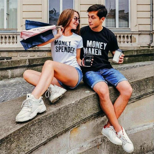 Тениски за двойки Money Maker & Money Spender  https://satmoda.com/products/тениски-за-двойки-money-maker-money-spender  Тениски с обло деколте и свободна кройка. Материята на тениските е изключително мека и осигурява максимален комфорт през летните дни.100% памук