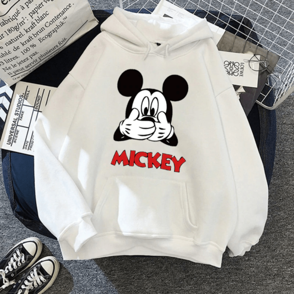 Дамски суичър Mickey  https://satmoda.com/products/дамски-суичър-mickey  Ефектен дамски суичър с качулка с връзки. Материята на блузата е изключително мека и приятна. Осигурява максимален комфорт и топлина през зимните дни. 100% Памук