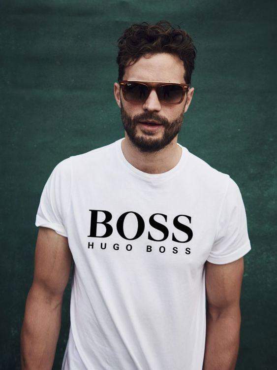 Мъжка тениска Boss  https://satmoda.com/products/мъжка-тениска-boss  Модерна мъжка тениска с обло деколте и свободна кройка. Материята на тениската е изключително мека и осигурява максимален комфорт през летните дни.Съчетава се добре както с дънки, така и със спортен екип.Материя: 100% памукПрепоръчителна температура за пране 30°.