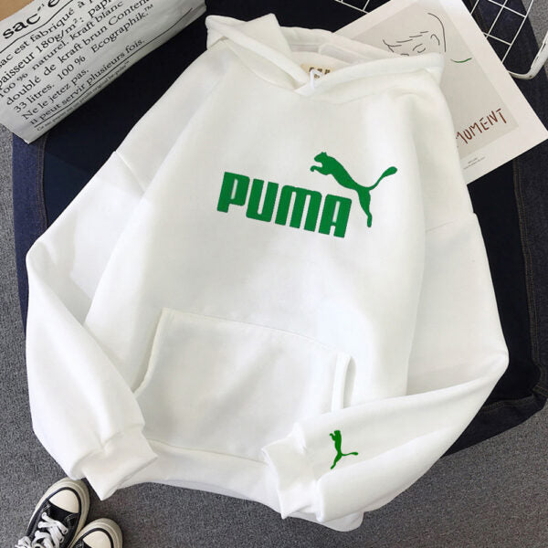 Дамски суичър Puma Green  https://satmoda.com/products/дамски-суичър-puma-green  Ефектен дамски суичър с качулка с връзки. Материята на блузата е изключително мека и приятна. Осигурява максимален комфорт и топлина през зимните дни. 100% Памук