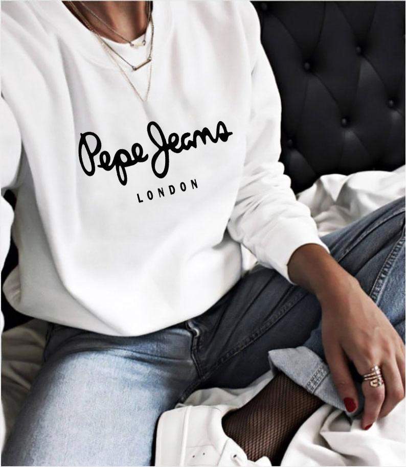 Дамска блуза Pepe Geans dtg  https://satmoda.com/products/дамска-блуза-pepe-geans-dtg  Блуза с обло деколте и свободна кройка. Материята на блузата е изключително мека и приятна. Осигурява максимален комфорт и топлина през зимните дни. 100% памук