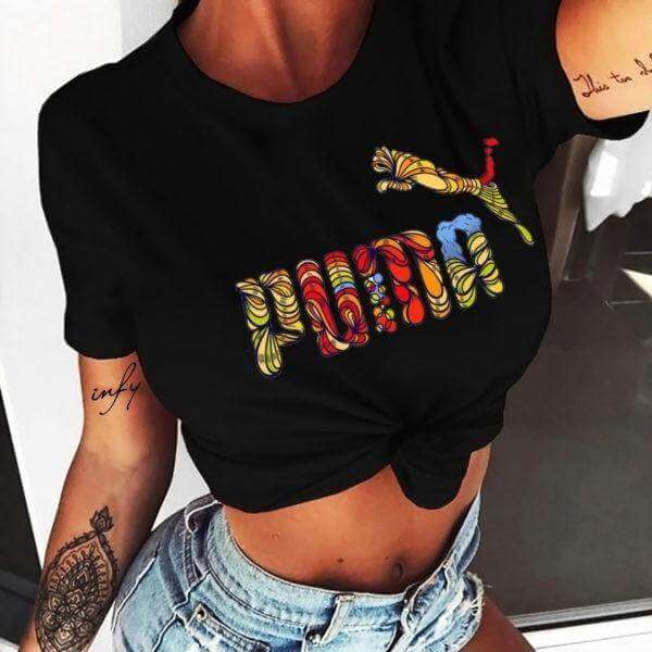 Дамска тениска PUMA COLOR dtg  https://satmoda.com/products/дамска-тениска-puma-color-dtg  Дамска Тениска с обло деколте и свободна кройка. Материята на тениската е изключително мека и осигурява максимален комфорт през летните дни. Съчетава се добре с елегантно, спортно-елегантно и ежедневно облекло.Тениската е изработена от 100% памукПрепоръчителна температура за пране 30°