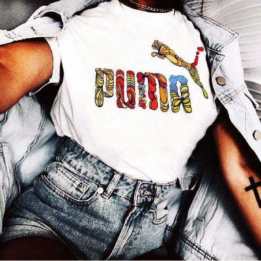 Дамска тениска PUMA COLOR dtg  https://satmoda.com/products/дамска-тениска-puma-color-dtg  Дамска Тениска с обло деколте и свободна кройка. Материята на тениската е изключително мека и осигурява максимален комфорт през летните дни. Съчетава се добре с елегантно, спортно-елегантно и ежедневно облекло.Тениската е изработена от 100% памукПрепоръчителна температура за пране 30°