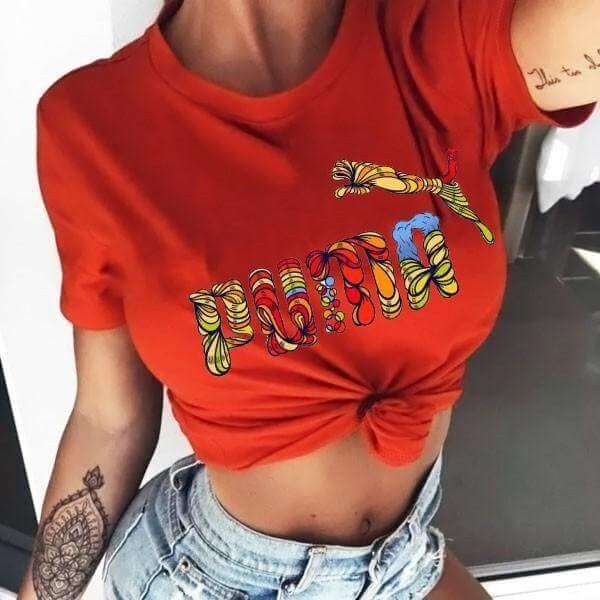 Дамска тениска PUMA COLOR dtg  https://satmoda.com/products/дамска-тениска-puma-color-dtg  Дамска Тениска с обло деколте и свободна кройка. Материята на тениската е изключително мека и осигурява максимален комфорт през летните дни. Съчетава се добре с елегантно, спортно-елегантно и ежедневно облекло.Тениската е изработена от 100% памукПрепоръчителна температура за пране 30°