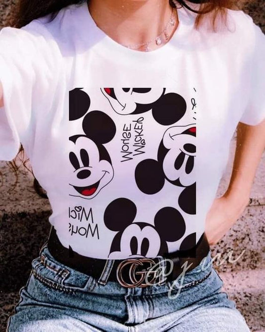 Дамска тениска Mickey Mouse  https://satmoda.com/products/дамска-тениска-mickey-mouse  Ефектна дамска тениска с обло деколте и свободна кройка.Осигурява максимален комфорт през летните дни.Материя: 100% памук.Препоръчителна температура за пране 30°