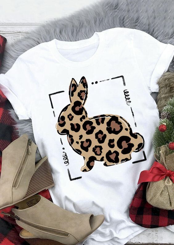 Дамска тениска Leopard Bunny  https://satmoda.com/products/дамска-тениска-leopard-bunny  Ефектна дамска тениска с обло деколте и свободна кройка.Осигурява максимален комфорт през летните дни.Материя: 100% памук.Препоръчителна температура за пране 30°