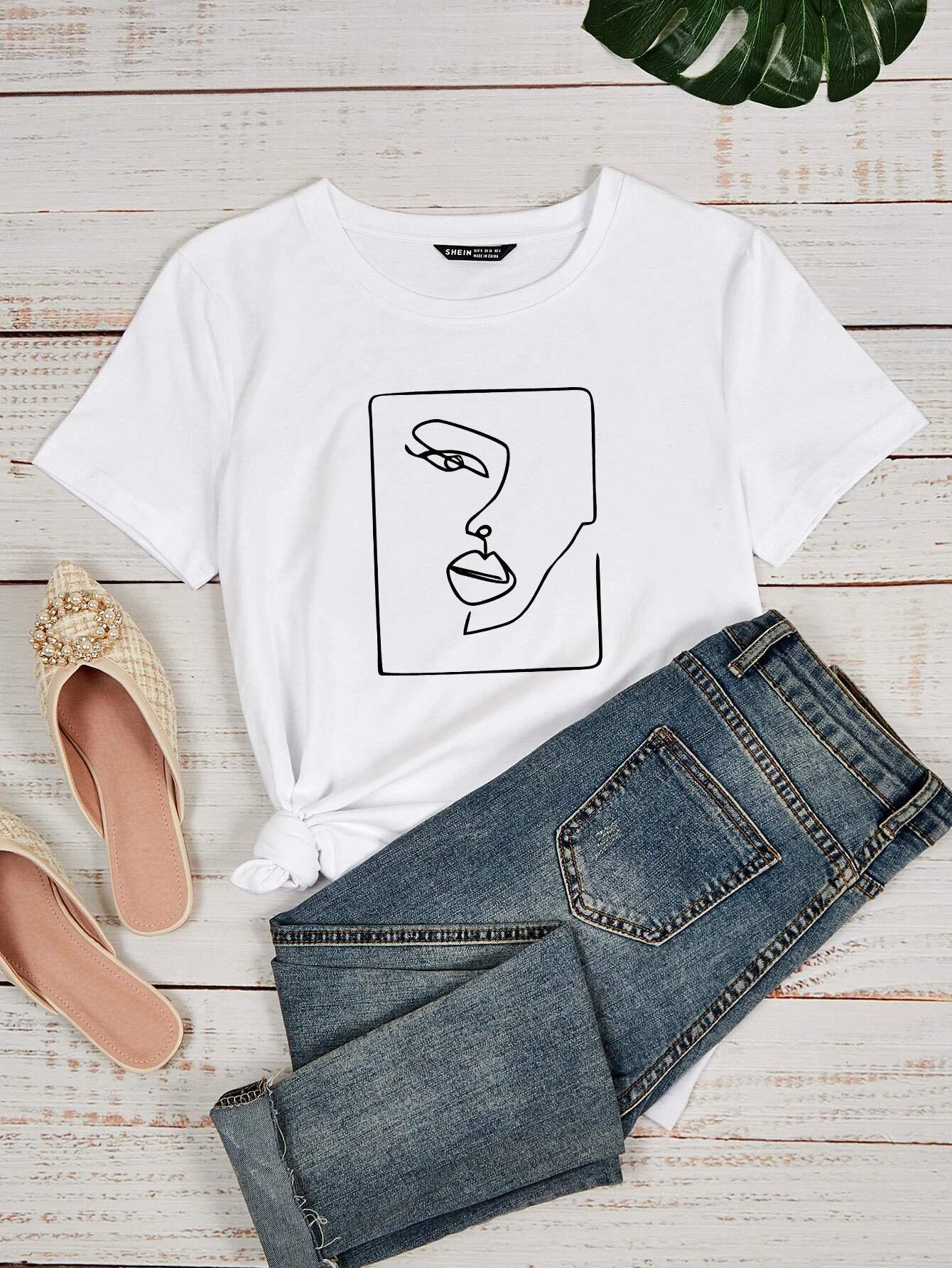 Дамска тениска Abstract face бяла — свободна кройка | SatModa