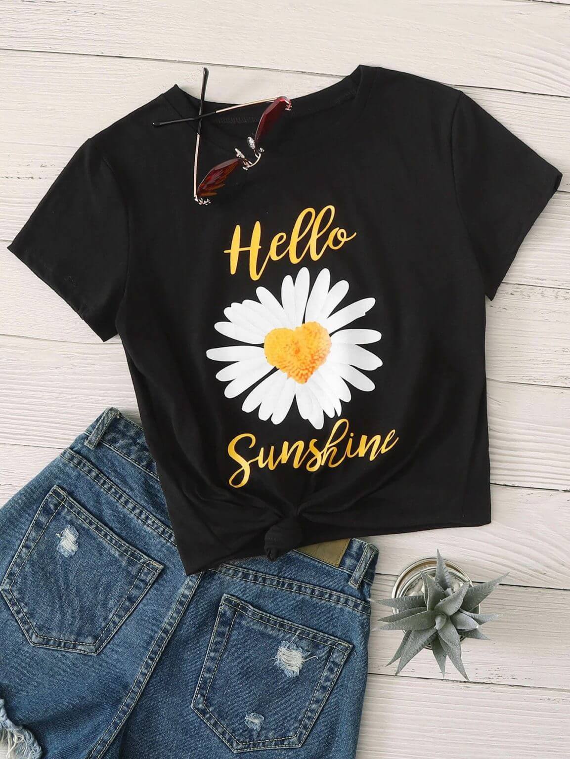 Кроп Топ Hello Sunshine- SatModa  https://satmoda.com/products/кроп-топ-hello-sunshine  Кроп Топ тениска с обло деколте и свободна кройка. Материята на тениските е изключително мека и осигурява максимален комфорт през летните дни. 100% памук. 