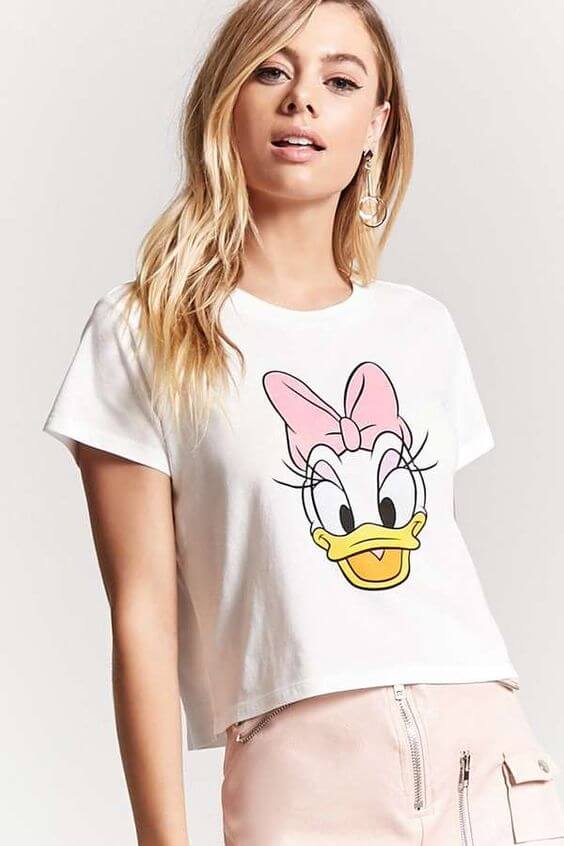 Кроп Топ Daisy Duck - SatModa.  https://satmoda.com/products/кроп-топ-daisy-duck  Кроп Топ тениска с обло деколте и свободна кройка. Материята на тениските е изключително мека и осигурява максимален комфорт през летните дни. 100% памук. 