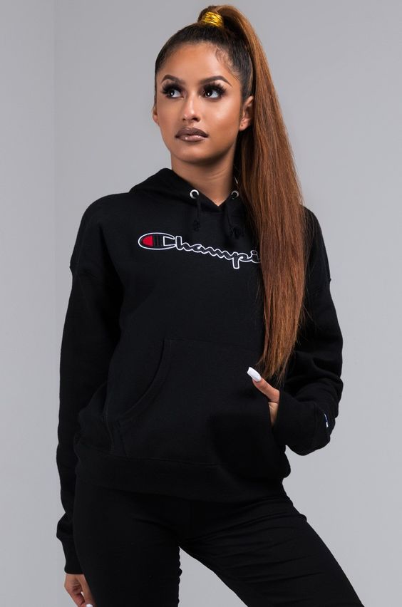 Дамски суичър CHAMPION  https://satmoda.com/products/дамски-суичър-champion  Ефектен дамски суичър с качулка с връзкиМатерията на блузата е изключително мека и приятна. Осигурява максимален комфорт и топлина през зимните дни100% Памук