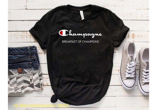 Дамска тениска Champagne Breakfast  https://satmoda.com/products/дамска-тениска-champagne-breakfast  Ефектна дамска тениска с обло деколте и свободна кройка. Материята на тениската е изключително мека и осигурява максимален комфорт през летните дни. Съчетава се добре с елегантно, спортно-елегантно и ежедневно облекло.Тениската е изработена от 100% памук