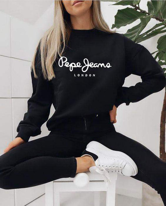 Дамска блуза Pepe Geans dtg  https://satmoda.com/products/дамска-блуза-pepe-geans-dtg  Блуза с обло деколте и свободна кройка. Материята на блузата е изключително мека и приятна. Осигурява максимален комфорт и топлина през зимните дни. 100% памук