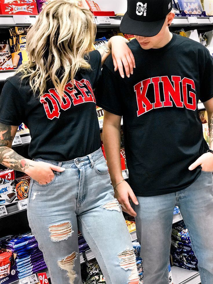 Тениски за двойки Queen& King *red slogan  https://satmoda.com/products/тениски-за-двойки-queen-king-red-slogan  Тениски с обло деколте и свободна кройка. Материята на тениските е изключително мека и осигурява максимален комфорт през летните дни.100% памук